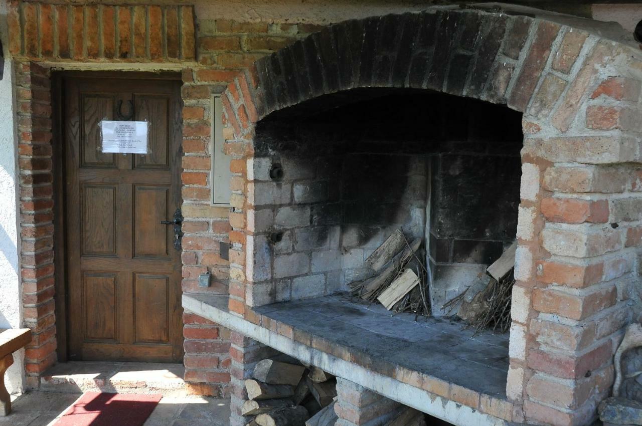 Robinson Vila Kitokret Kutjevo Buitenkant foto